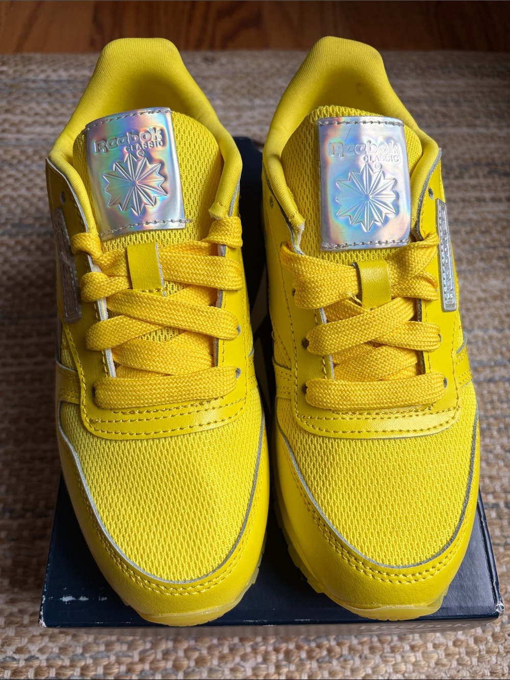 NEW Reebok Kids Yellow Classic Leather & Mesh Sneakers. Size: 1